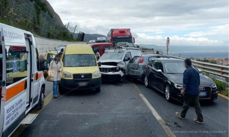 Autostrada A2, tamponamento a catena tra Sant’Onofrio e Pizzo: coinvolti più veicoli – Video