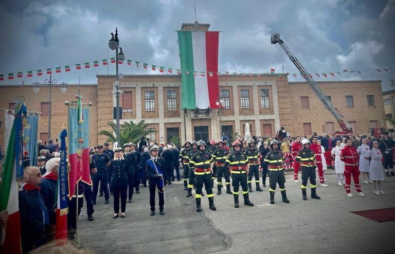 Festa della Repubblica a Vibo, cerimonia in piazza Municipio – Foto