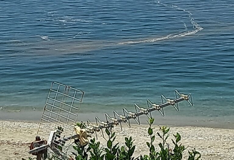 Bivona, proteste per il mare sporco e la poca cura di alcune battigie