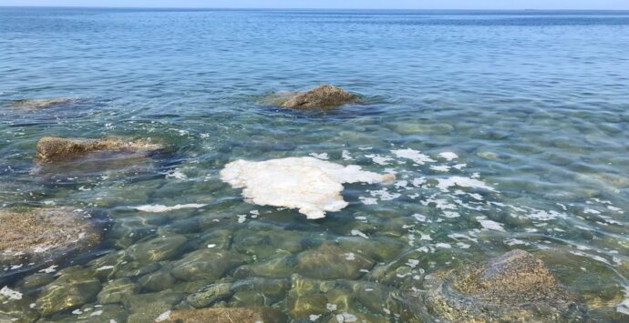 Mare sporco a Joppolo: depurazione e scarichi da rivedere