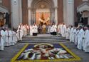 Mileto, moltitudine di  fedeli alla processione diocesana del Corpus Domini