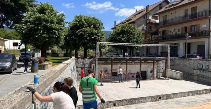 Atti vandalici all’anfiteatro di Serra: il sindaco coinvolge i giovani per ripulirlo