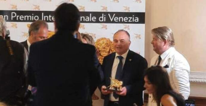 A Venezia il procuratore Gratteri riceve il Leone d’oro alla carriera