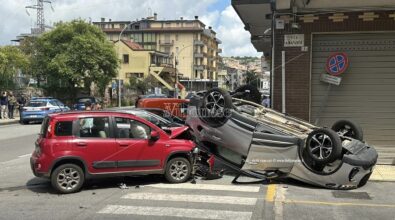 Vibo Valentia, rocambolesco incidente in pieno centro