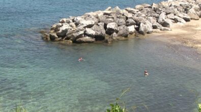 Mare sporco a Pizzo, c’è il divieto di balneazione ma nessuno lo sa – Video