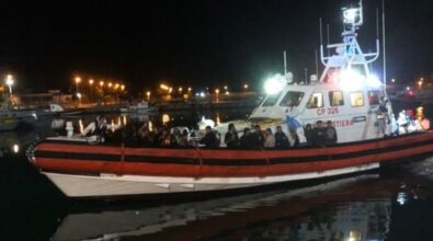 Migranti soccorsi nel Reggino, erano a bordo di una barca incagliata in una secca di sabbia
