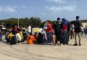Migranti, sbarcate 61 persone a Crotone