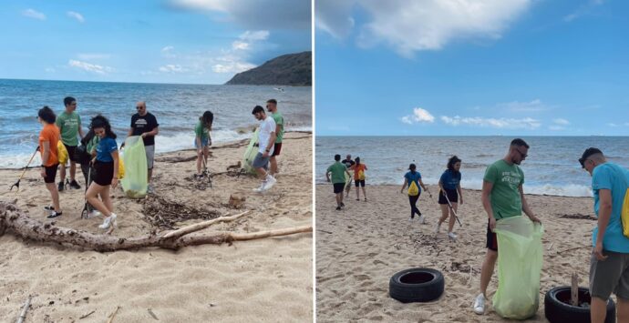 Sos a mare, volontari Udicon puliscono la spiaggia di Nicotera Marina