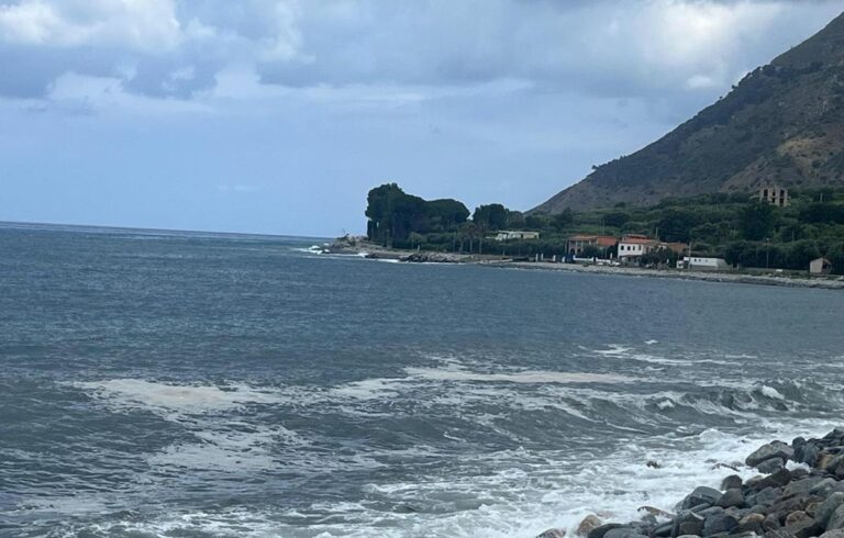 Joppolo: i fondi per depuratori e torrenti ci sono, ma il mare anche oggi è sporco