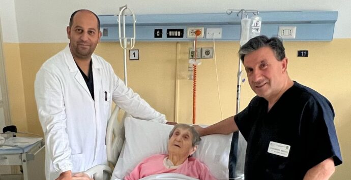 Ospedale di Vibo, buona sanità: operata a 103 anni in urgenza