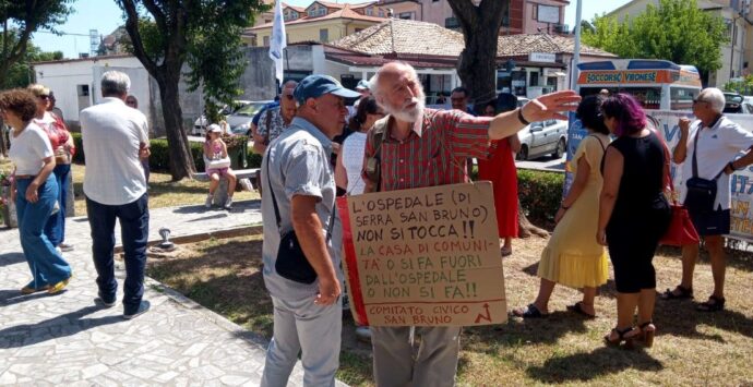 Vibo, sit-in allo Jazzolino contro la riorganizzazione “penalizzante” della rete ospedaliera