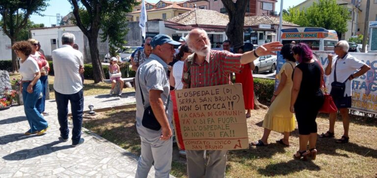 Vibo, sit-in allo Jazzolino contro la riorganizzazione “penalizzante” della rete ospedaliera