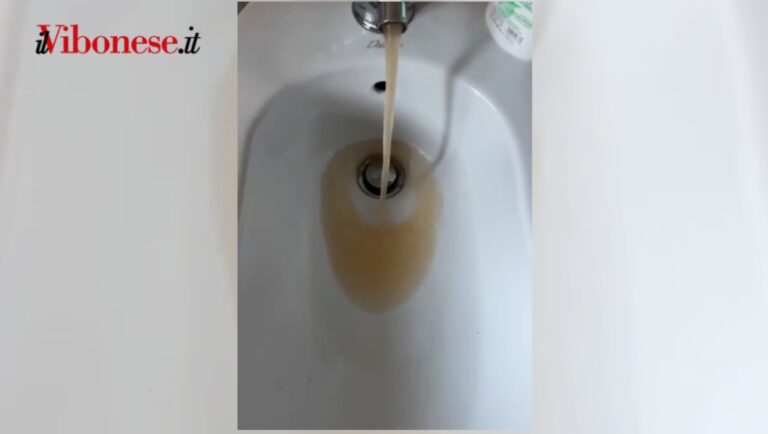 Spilinga, la denuncia: «Dai rubinetti acqua sporca e maleodorante» -Video