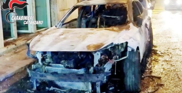 Incendiò l’auto di un avvocato a Lamezia, arrestato 45enne