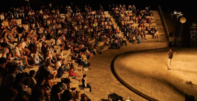 “Avvistamenti teatrali”, pronta ad approdare a Ricadi la sesta edizione: il programma