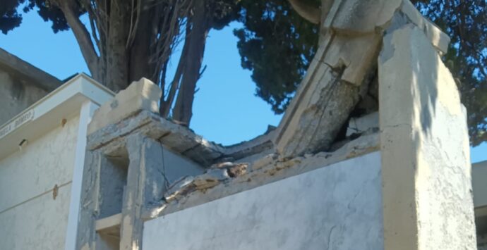 Crolli e cedimenti al cimitero di Tropea