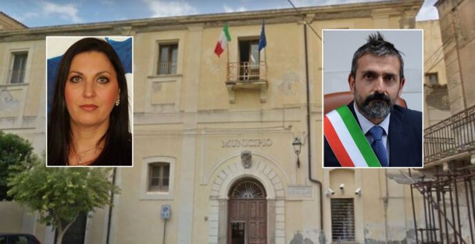 Manifestazione pro sindaco a Tropea? Ex consigliera esprime solidarietà a prefetto e Governo