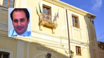 Tropea, consigliere pubblica determine del Comune e il fratello riceve “visite” a casa