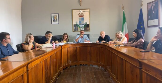 Comune di Tropea, il sindaco: «Revocare assessore Trecate? Non conosco la nota del questore»