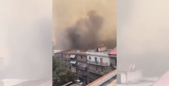 Incendi Calabria, nel Reggino attivi una decina di roghi