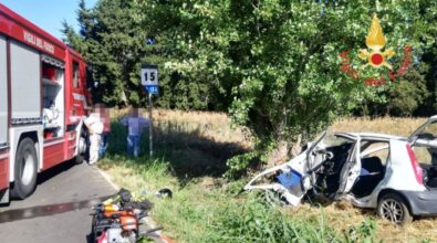 Auto contro albero nel Catanzarese, muore un ragazzo