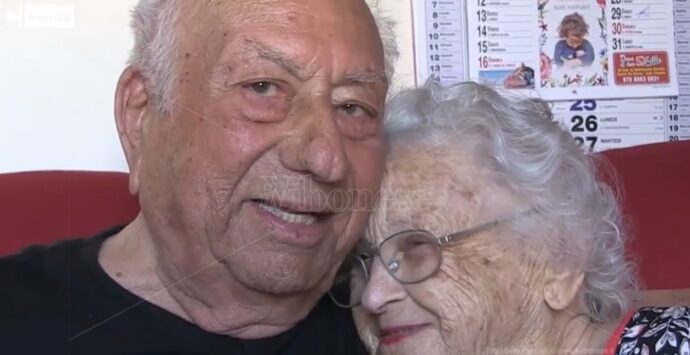 Festa grande a Parghelia per i 70 anni di matrimonio dei nonni Adele e Michele -Video