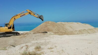 Mare sporco a Nicotera: «Contraddizioni e ritardi negli interventi»