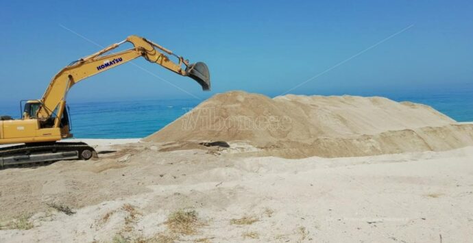 Mare sporco a Nicotera: «Contraddizioni e ritardi negli interventi»