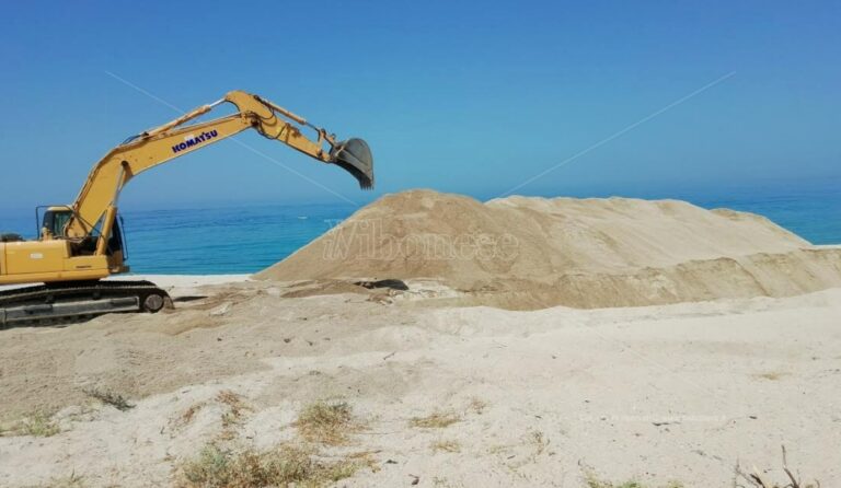 Mare sporco a Nicotera: «Contraddizioni e ritardi negli interventi»