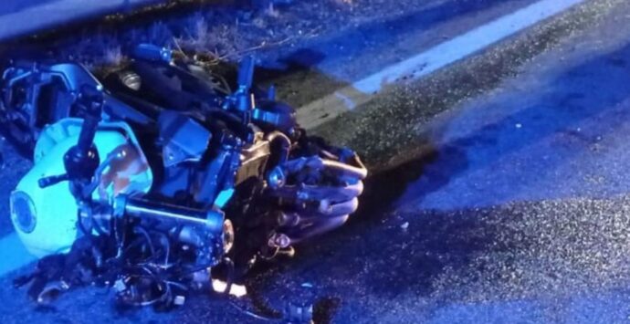 Scontro moto-auto, un morto nell’incidente sulla 107 crotonese