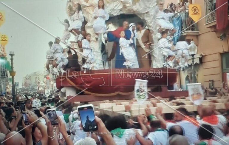 Varia di Palmi: gli “’mbuttaturi” diventano simbolo di una Calabria che vuole avanzare insieme