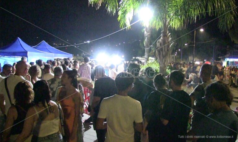 Vibo Marina: la prima edizione di Fish Fest, “La Notte blu” conquista il pubblico – Video