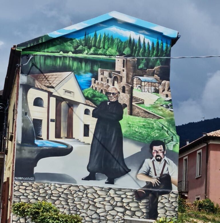 Mongiana, don Peppino Scopacasa rivive in un murales realizzato dinanzi la chiesa