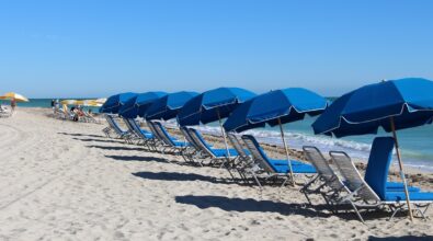 Rincari, Assoutenti: «Dagli aerei agli alberghi, stangata sulle vacanze»