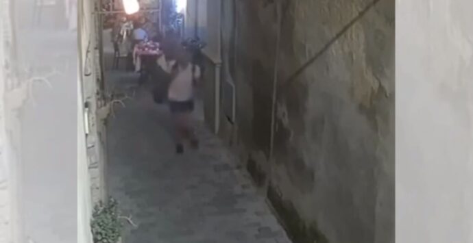 Tropea: cenano al ristorante ma al momento del conto si danno alla fuga – Video