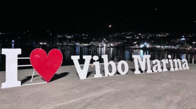 Al Porto di Vibo Marina una scritta con dichiarazione d’amore