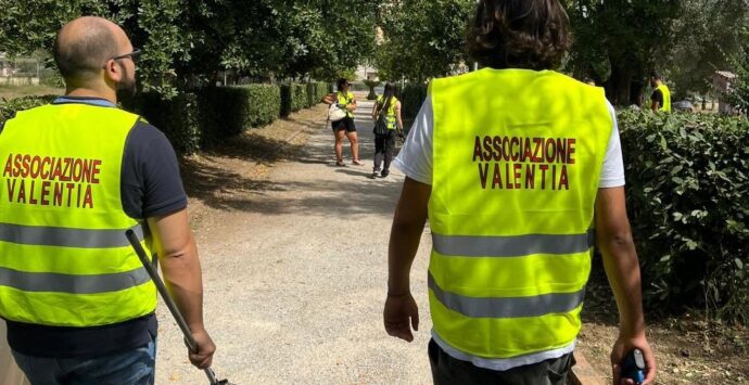 Vibo, incuria e degrado in parchi e aree urbane: l’associazione “Valentia” li ripulisce