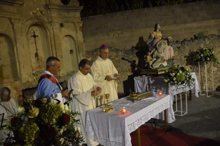 Paravati in festa per il ritorno dell’effige di Maria Santissima Addolorata