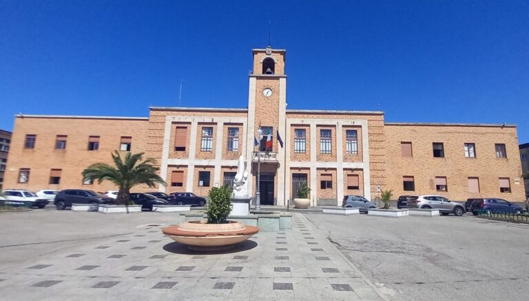 Comune di Vibo, immobili e terreni in vendita: ecco il patrimonio di Palazzo Razza che andrà all’asta