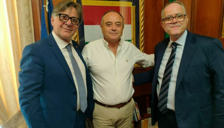 Gratteri in visita alla Camera di commercio di Catanzaro, Crotone e Vibo