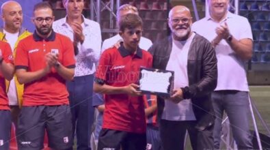 La Vibonese calcio premia il bagnino eroe di 16 anni che ha tratto in salvo sei persone