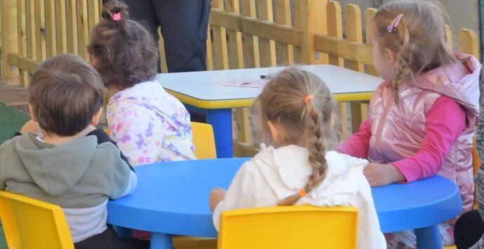 Maltrattamenti sui bambini di un asilo a Vibo, condannata la maestra