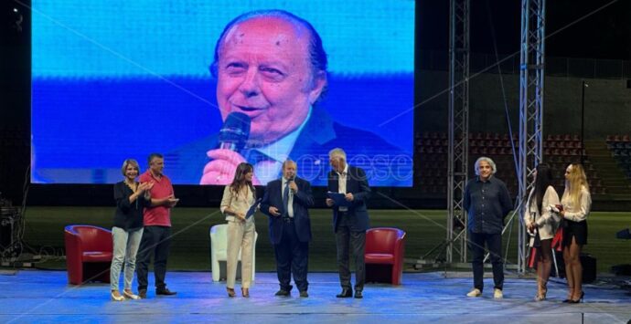 La Vibonese pronta a partire, la grande festa rossoblù. Il patron Caffo: «Profonda emozione» – Video