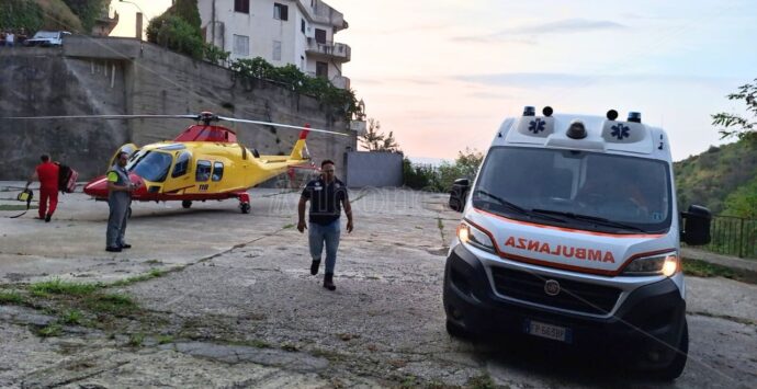 Incidente a Sorianello, auto precipita in un burrone: 18enne trasferito in elisoccorso