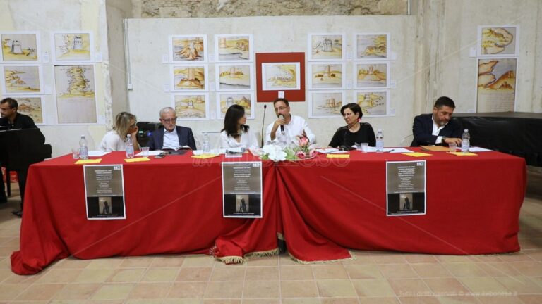 Tropea, presentato il libro “Viaggio in Leningrado” di Massimo L’Andolina – Video