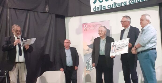 Cosenza, a monsignor Filippo Ramondino il premio “Gustavo Valente”