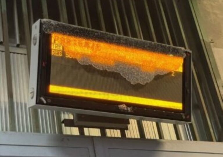 Mileto, vandali in azione nella locale stazione ferroviaria