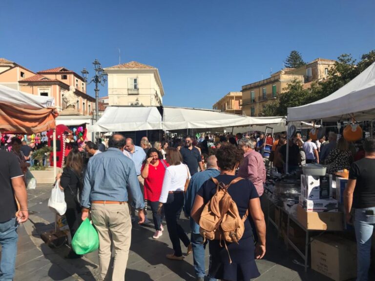 Pizzo, fiere e manifestazioni su suolo pubblico: il Comune abbassa la tariffa