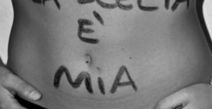 Raccolta firme contro l’aborto a Vibo, la Filcams Cgil Calabria aderisce alla protesta