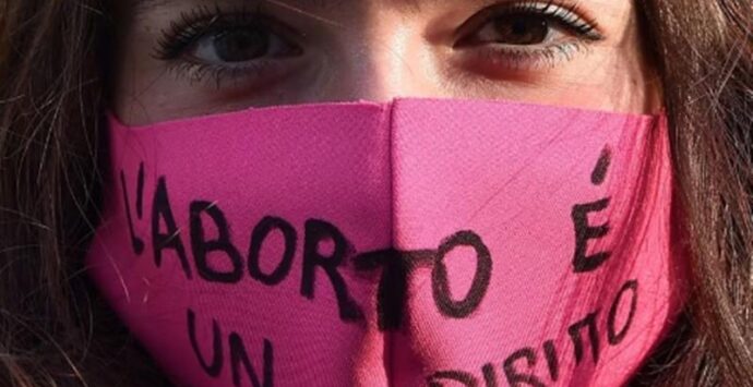 Raccolta firme contro l’aborto, Rifondazione comunista Vibo aderisce al sit-in di protesta